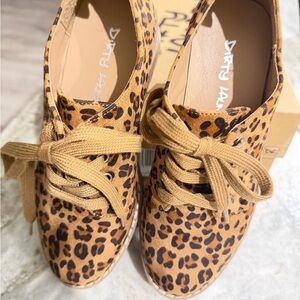 Dirty Laundry Tan Leopard Print lace up shoes